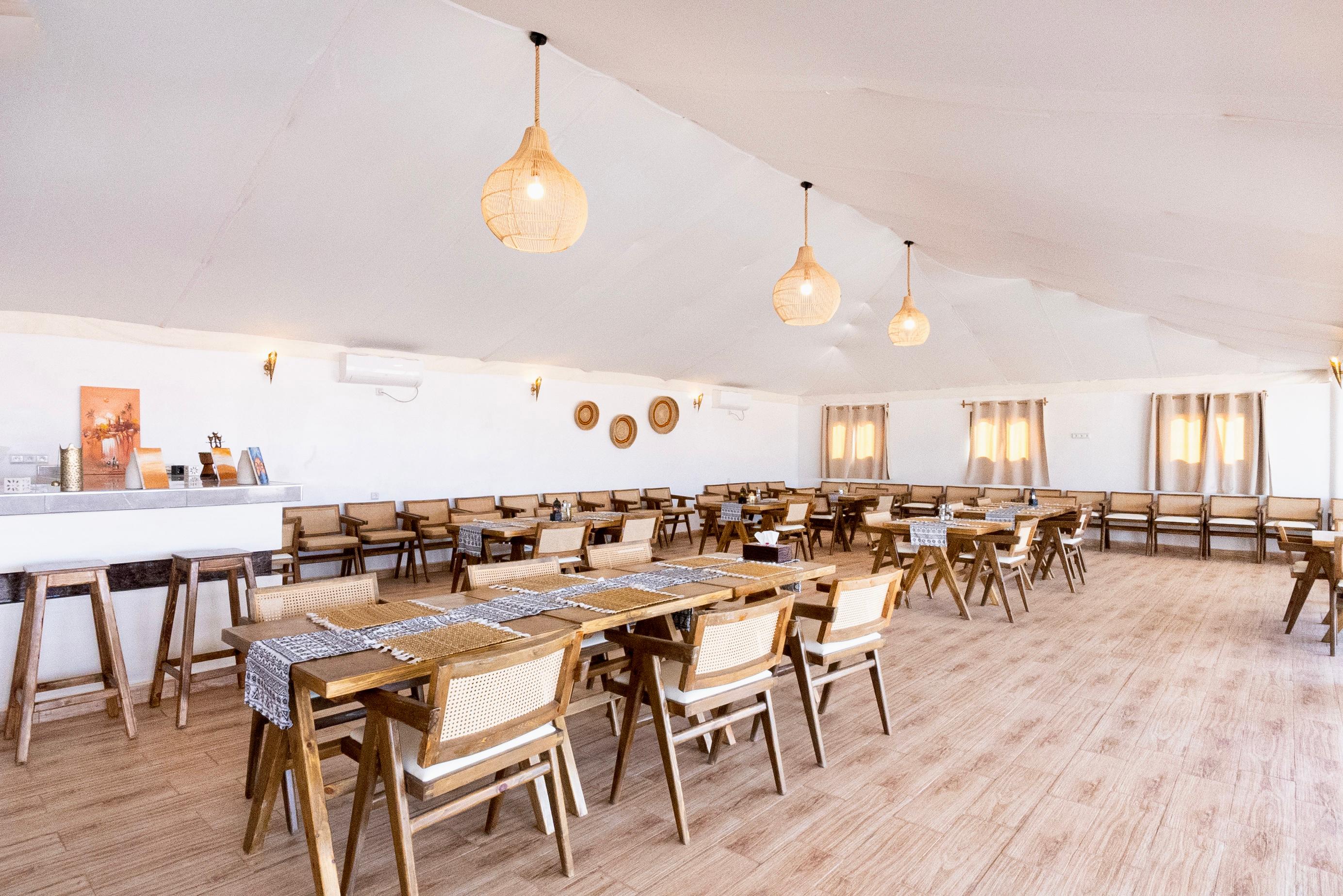 Candlelit desert restaurant atmosphere – Sahara Royal Resort luxury camp Merzouga